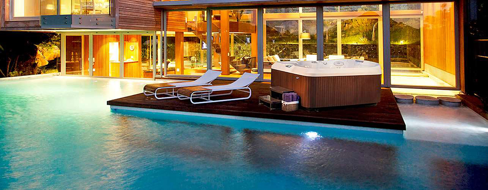 Paradise Pool and Spa Hot Tub